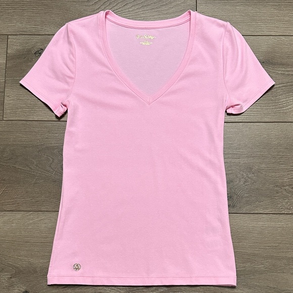 Lilly Pulitzer Tops - Lilly Pulitzer V-Neck Short Sleeve Pink Tee Shirt Size‎ XS